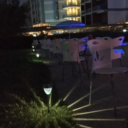 Art Beach מלון Guzelcamlı