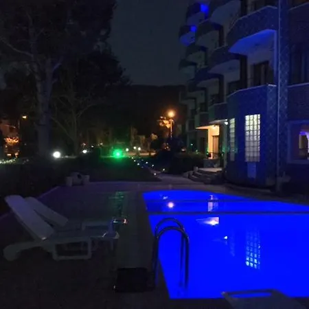 מלון Art Beach *