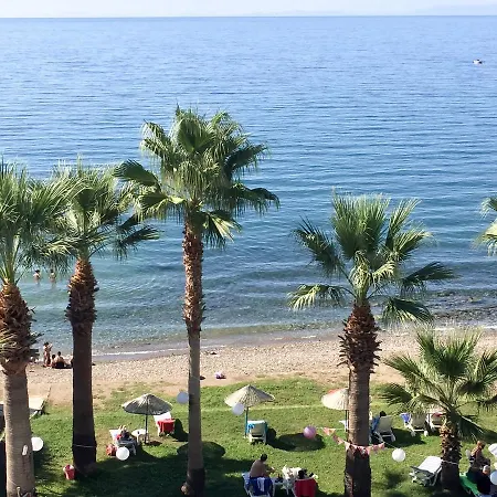 Art Beach מלון *