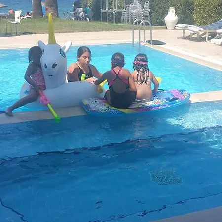 Art Beach מלון Guzelcamlı